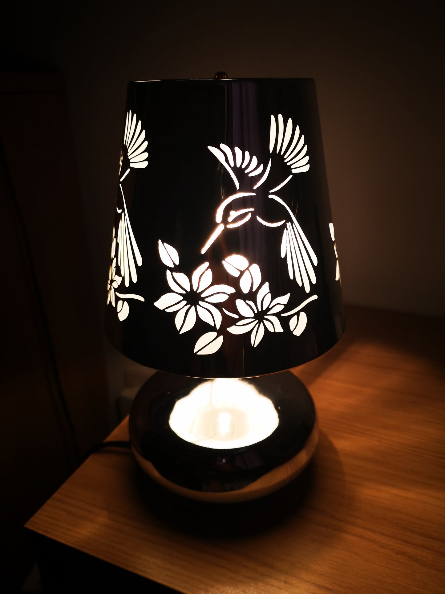 Hummingbird electric wax lamp