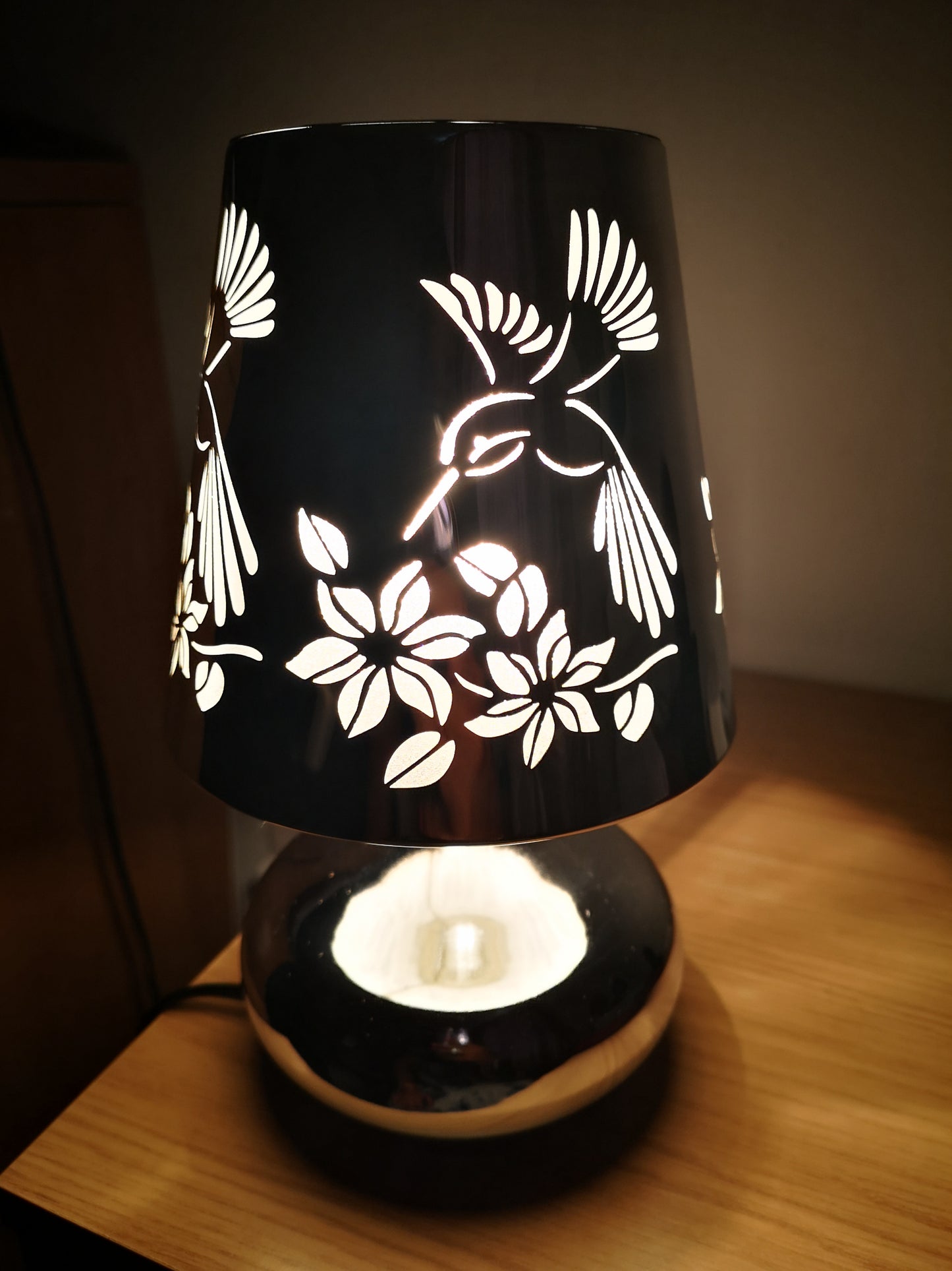 Hummingbird electric wax lamp